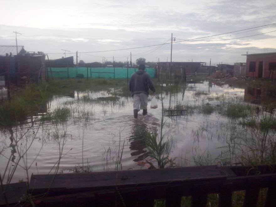 Fotografía de inundación capturada por FM Barrial (José C. Paz)